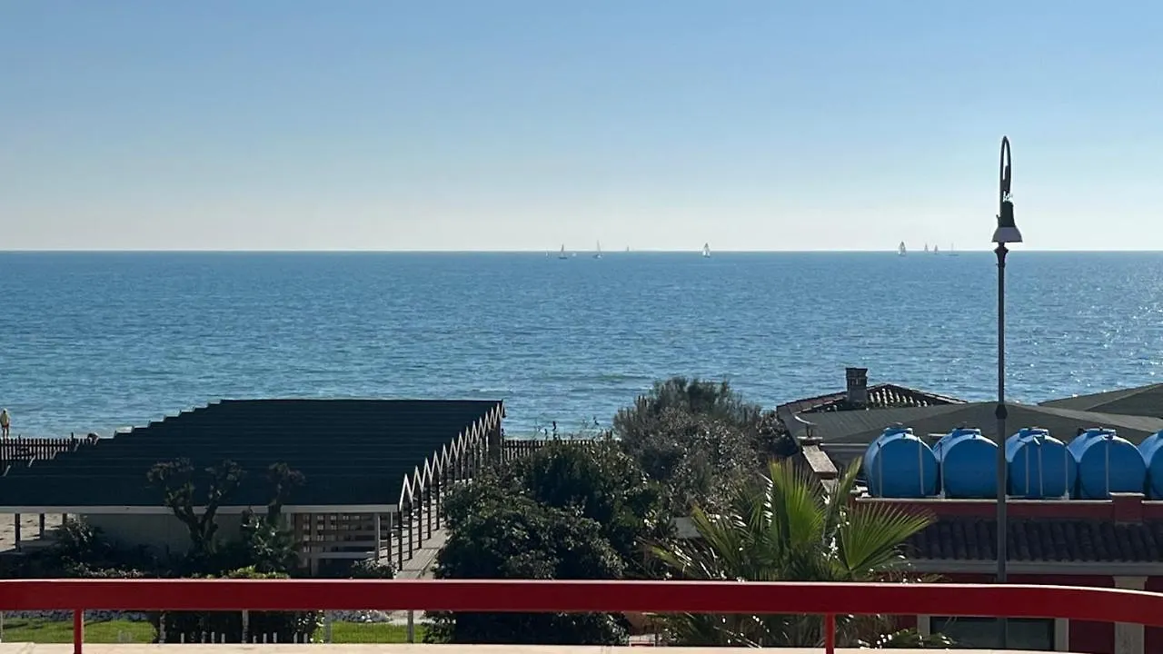 Apartment Appartamento Fronte Mare Lido di Ostia