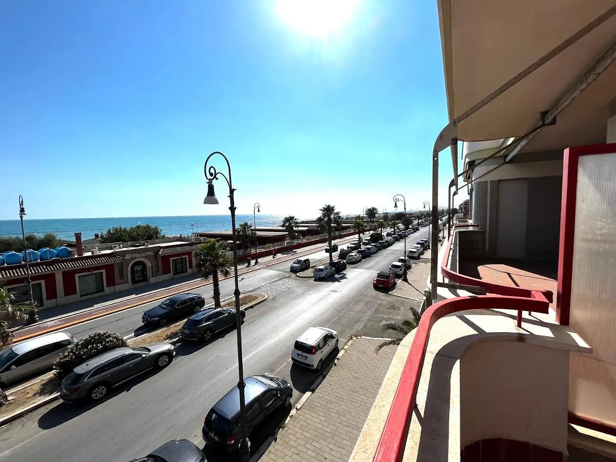 Apartment Appartamento Fronte Mare Lido di Ostia