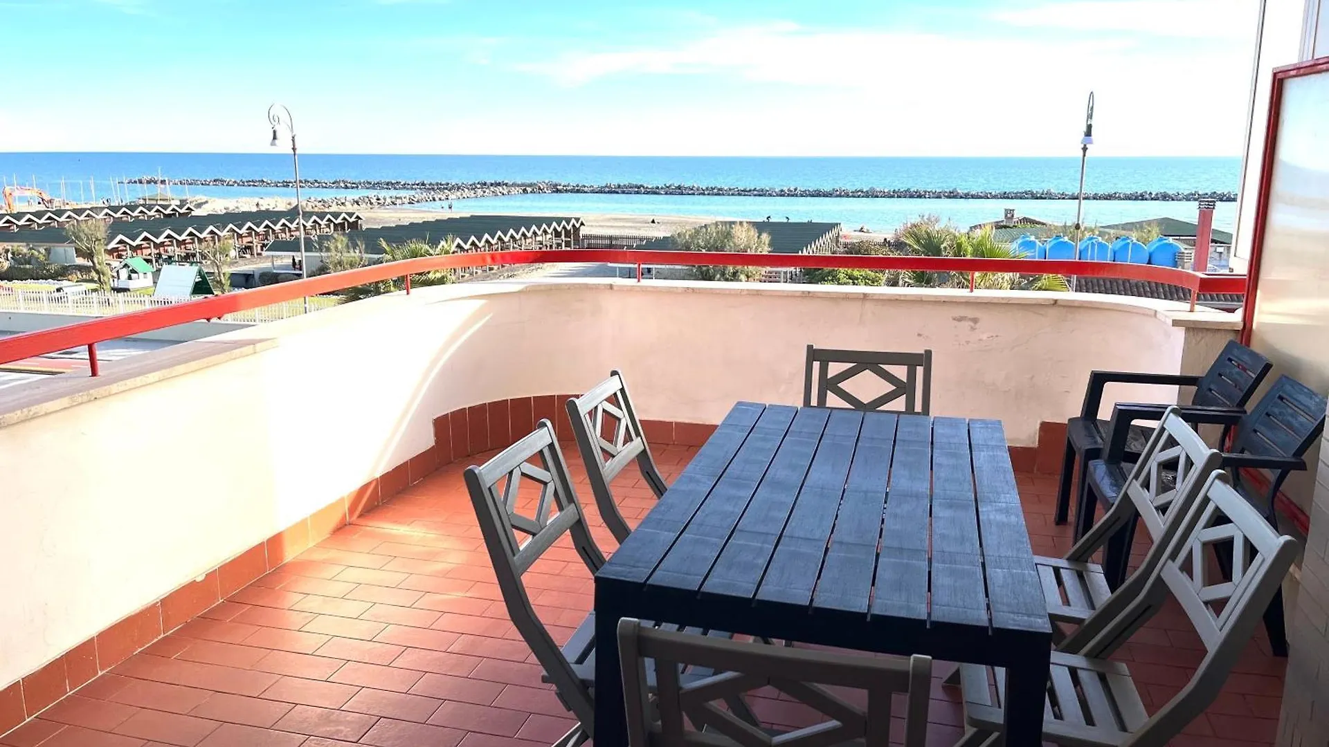 Apartment Appartamento Fronte Mare Lido di Ostia