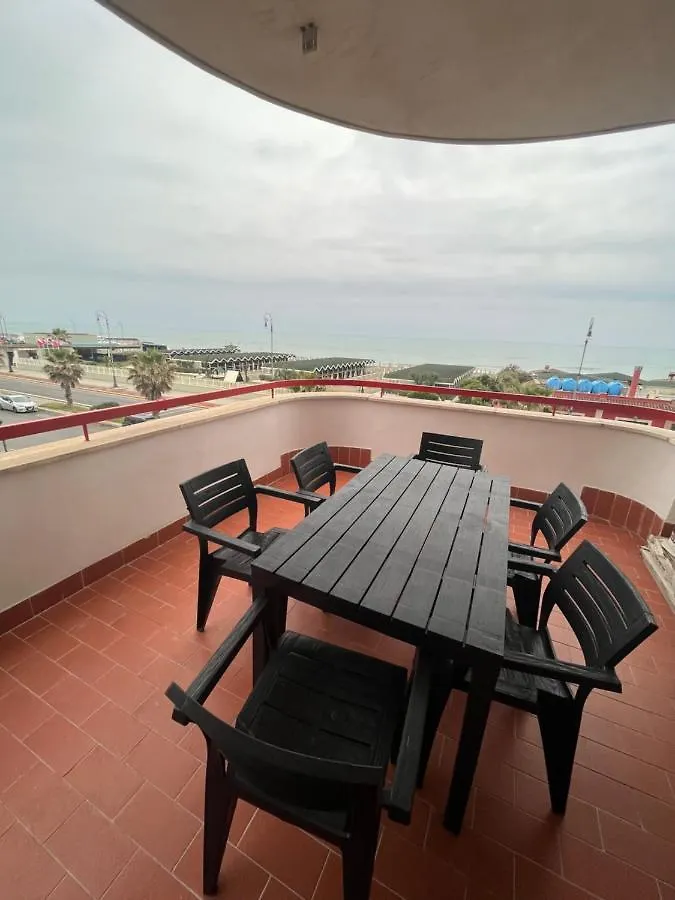 Appartamento Fronte Mare 丽都迪奥斯蒂亚 公寓